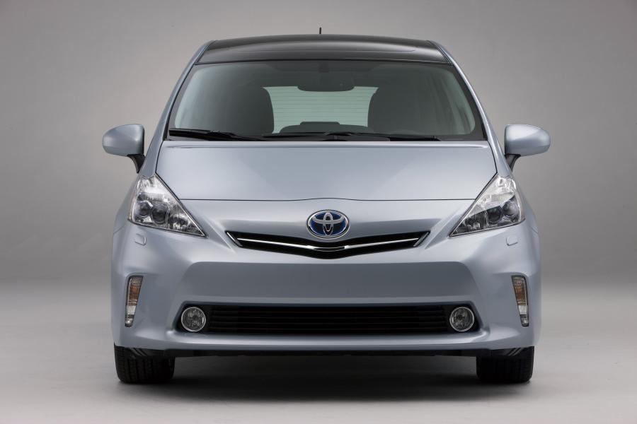  Toyota Prius V 2011 года  (фото 27 из 208)